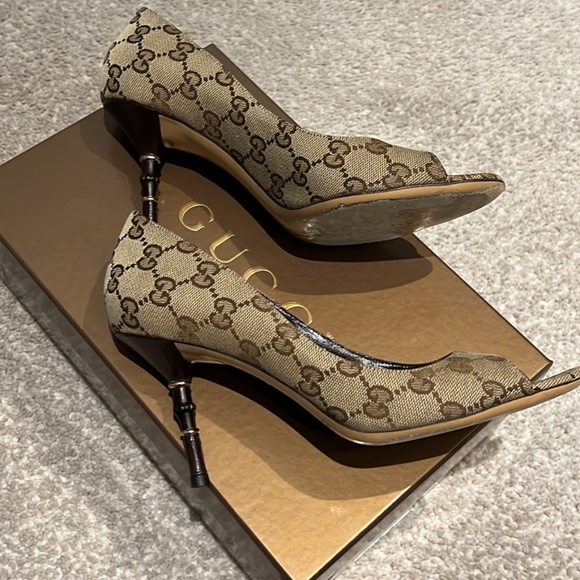 Authentic Gucci Size 7 Heels - Picture 2 of 5
